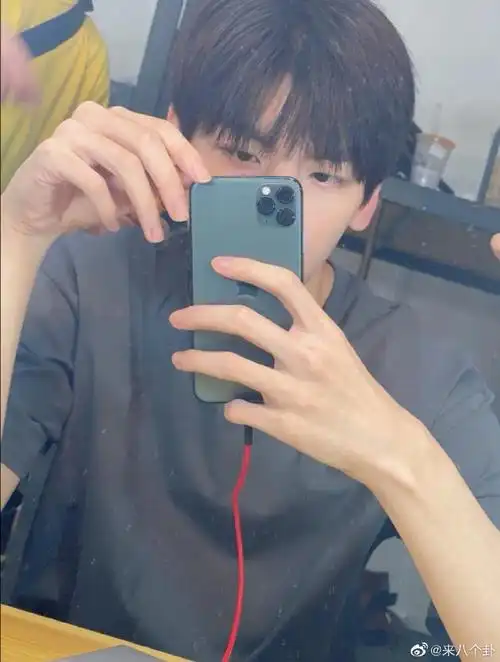 福利)细腻光滑 白皙修长 筋骨分明不要太好看鲨我 太绝了@r1se-翟潇闻