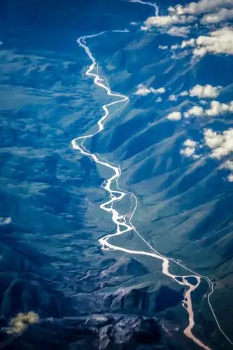 弯弯曲曲,进藏途中的河流