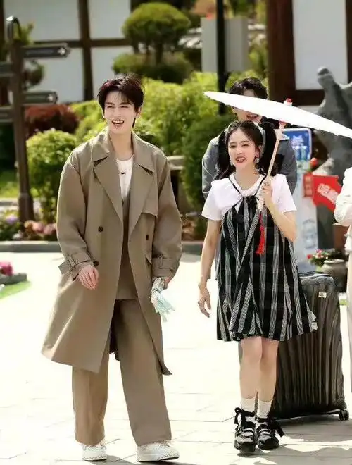 白鹿张凌赫赵露思ella戚薇jennie