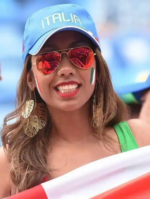 意大利女球迷_意大利女球迷跳舞