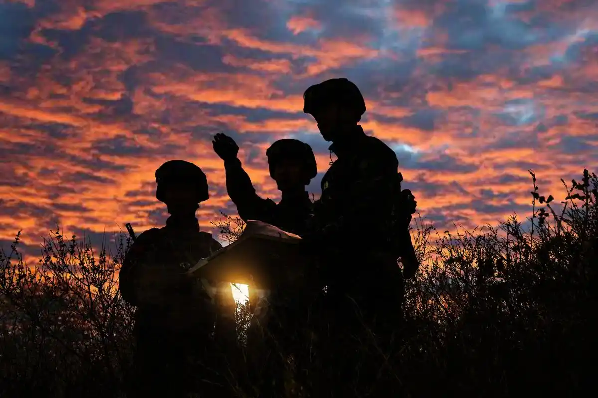 这份绝美的军人剪影请收藏】当光影与军装碰撞在一起会擦出怎样的火花