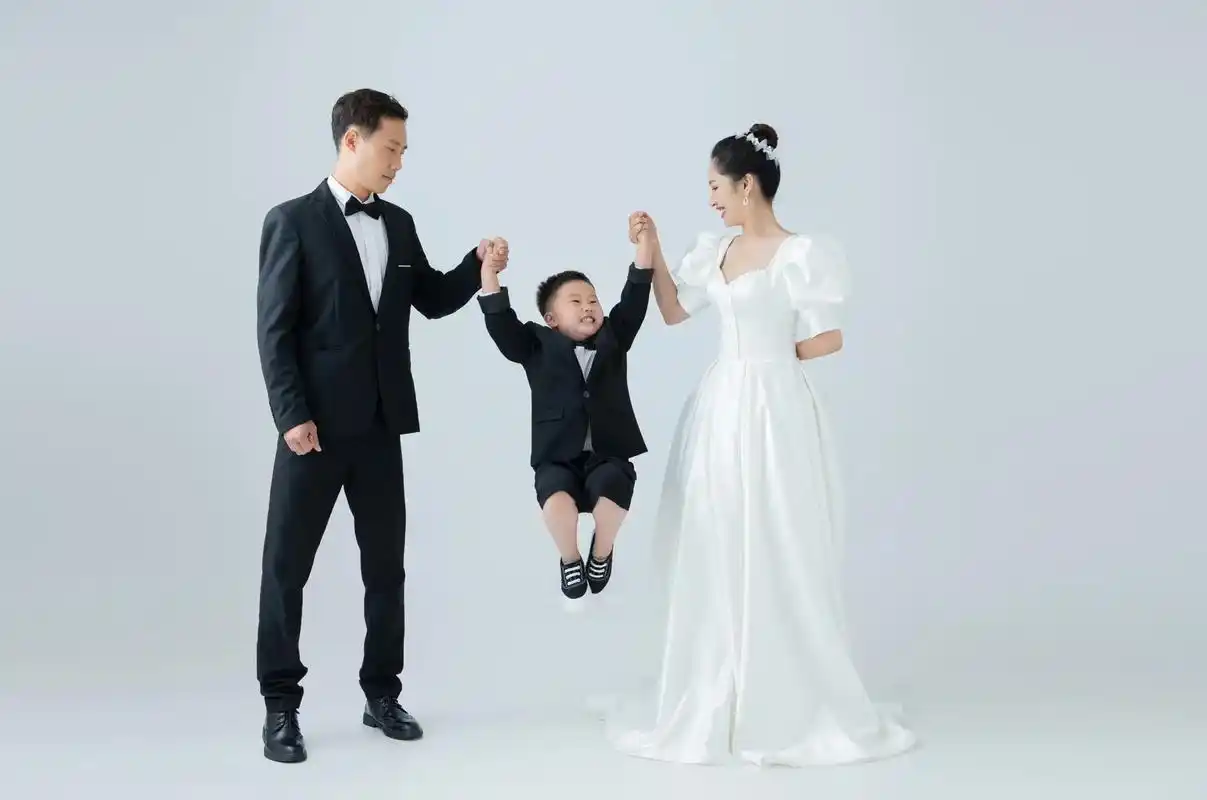 三口之家的幸福