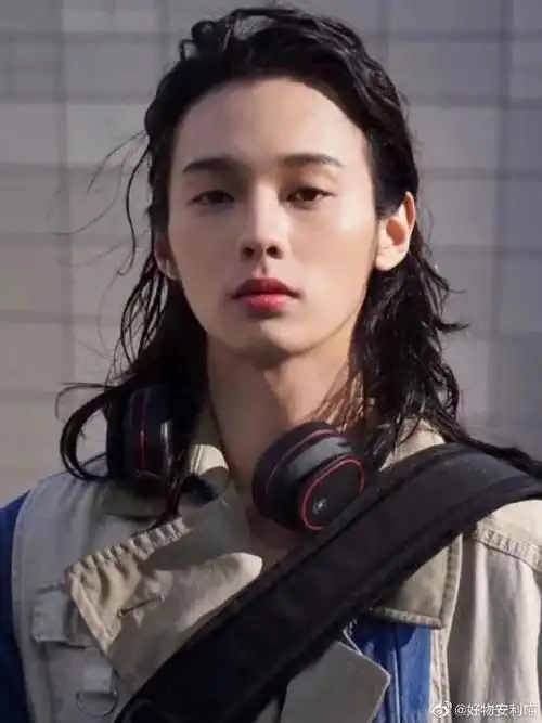 种什么体验#秋天正是留长发的好时机来看看6款男生中长发发型推荐吧