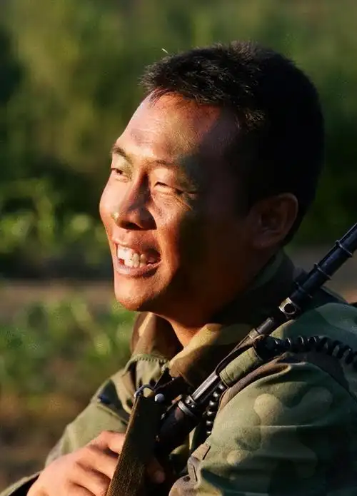 12月27日,一个女生在网上晒出了一张偶遇明星张译的照片.