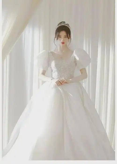 鞠婧祎白色婚纱照美若天仙!雪肤玉貌太靓丽动人