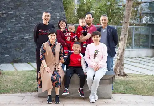 每年初一的全家福