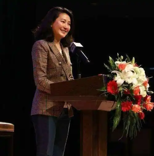 52岁王小丫近照嫁给大13岁老公后身体发福和曾经判若两人