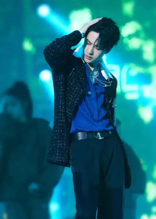 0点燃全场全场绿海为你而来#王一博>#名场面>#帅就完事了>#舞台混剪>