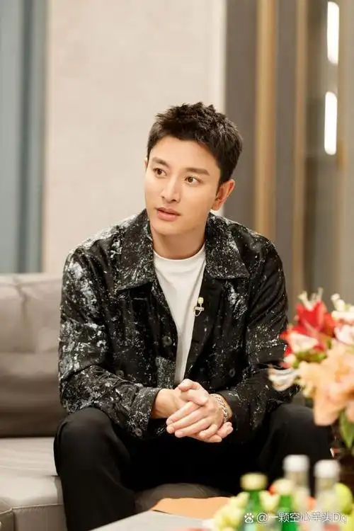 近日,网络上突然传出演员贾乃亮去世的谣言,引发