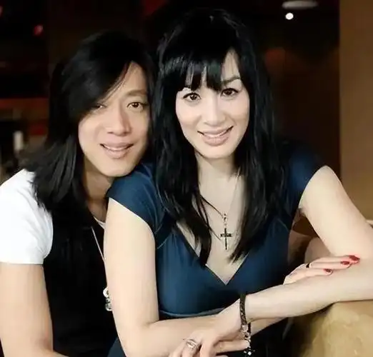 53岁钟丽缇现状:"膀大腰圆"秀身材,可她的自信治好了很多焦虑