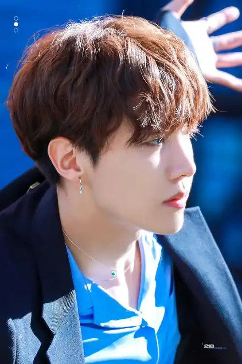 郑号锡超话87#了不起的白月光#day16经典饭拍千千万