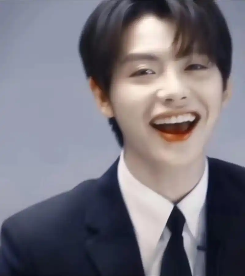 鱼粮笑起来好看 拜托多笑笑.#小哥 #笑容杀 #肖宇梁 #肖 - 抖音