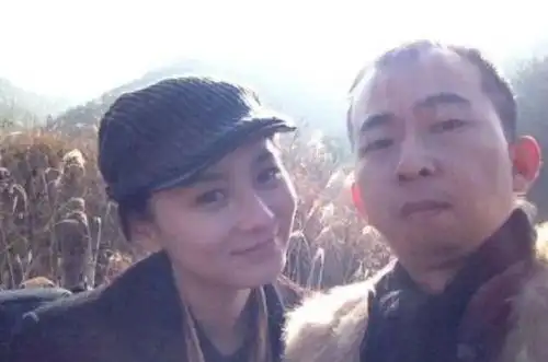 执导《灵魂摆渡》大获成功,妻子如此漂亮|巨兴茂|灵魂摆渡|长相_新浪