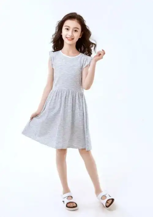 最美童星才9岁就穿上自己设计的婚纱再配馒头鞋同学忍不住看