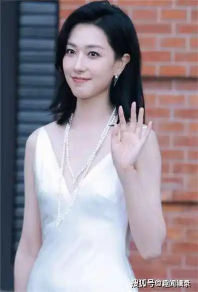 万茜自曝上学时没人追,看清她的校服照后,网友:这谁敢追啊?