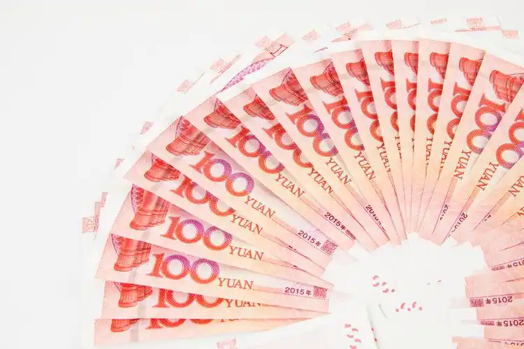 百元人民币堆放