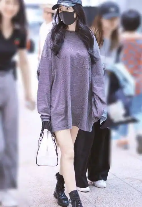 杨幂杨颖不愧是好姐妹,穿衣风格如此相似,下半身消失法秀大长腿_衣裙