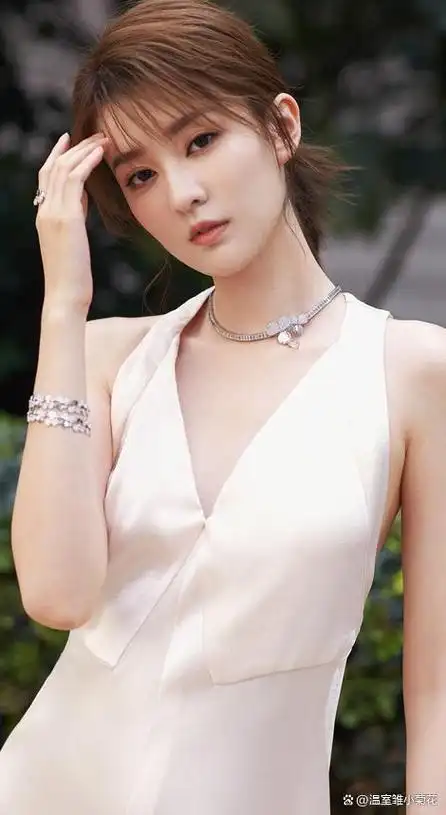 越来越漂亮了!29岁的年轻美女乔欣,美的让人难忘