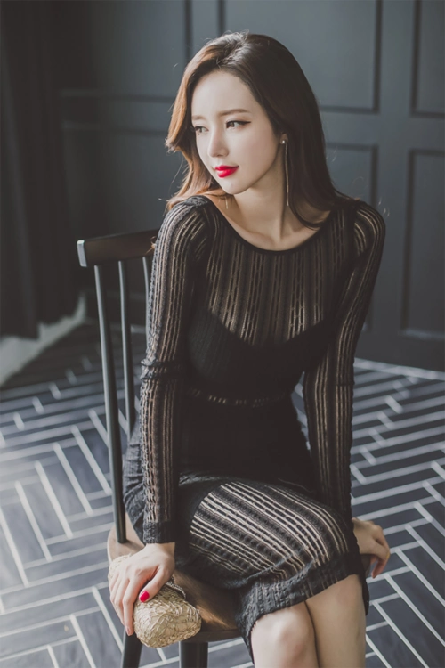 职业女性李妍静蕾丝透视黑礼裙高清美女图片