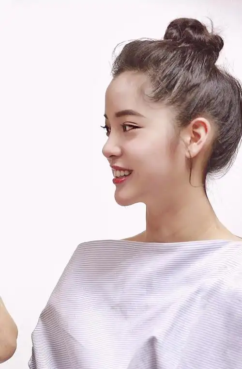 欧阳娜娜瘦的时候侧面是不是比现在精致多了