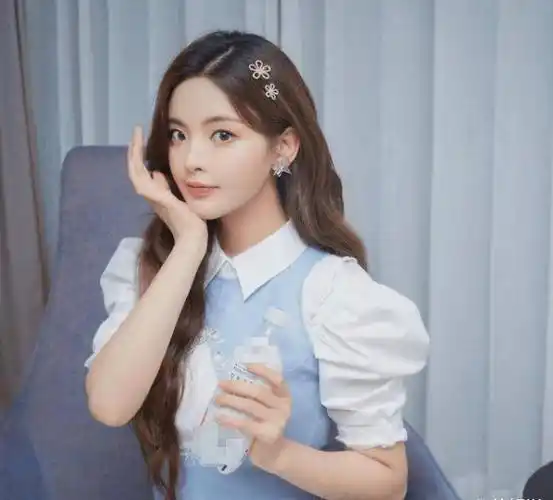 原创杨超越资源好到起飞网传又有新剧即将开机男主是郑业成