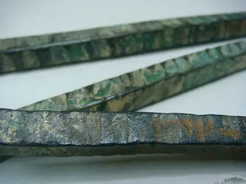 这玩意本来不属于古董,也不知道从什么时候开始,说棺材钉有辟邪的作用