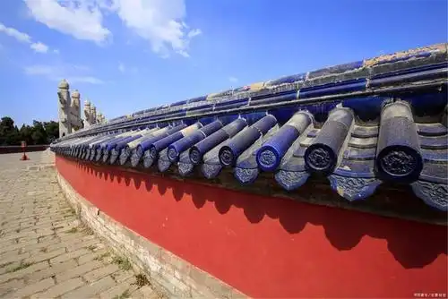 为什么天坛的屋顶是蓝色,故宫的屋顶多为黄色?