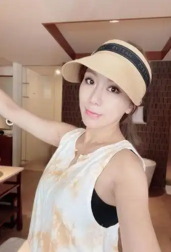 45岁佩甄辣晒泳装超凶,医生尪一看表情超母汤