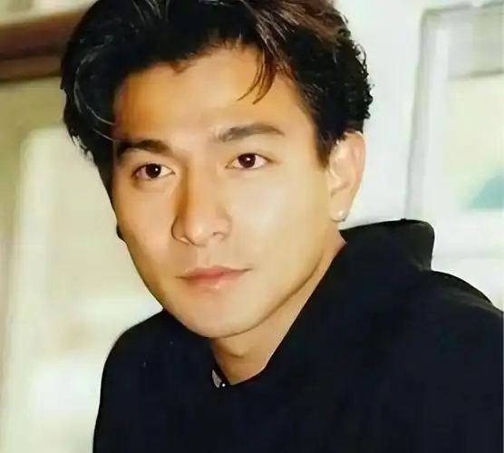 刘德华断崖式哀老白发苍苍皱纹明显网友泪目天王也老了