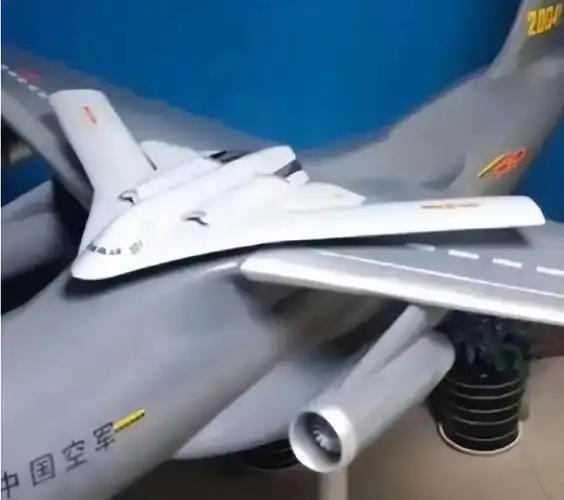 轰20两款模型图片接连亮相美媒中国可能研发了两款隐身轰炸机