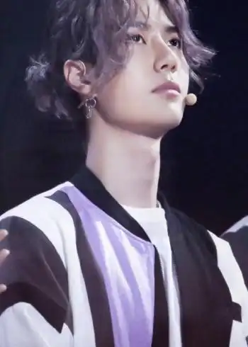 王一博紫色发型