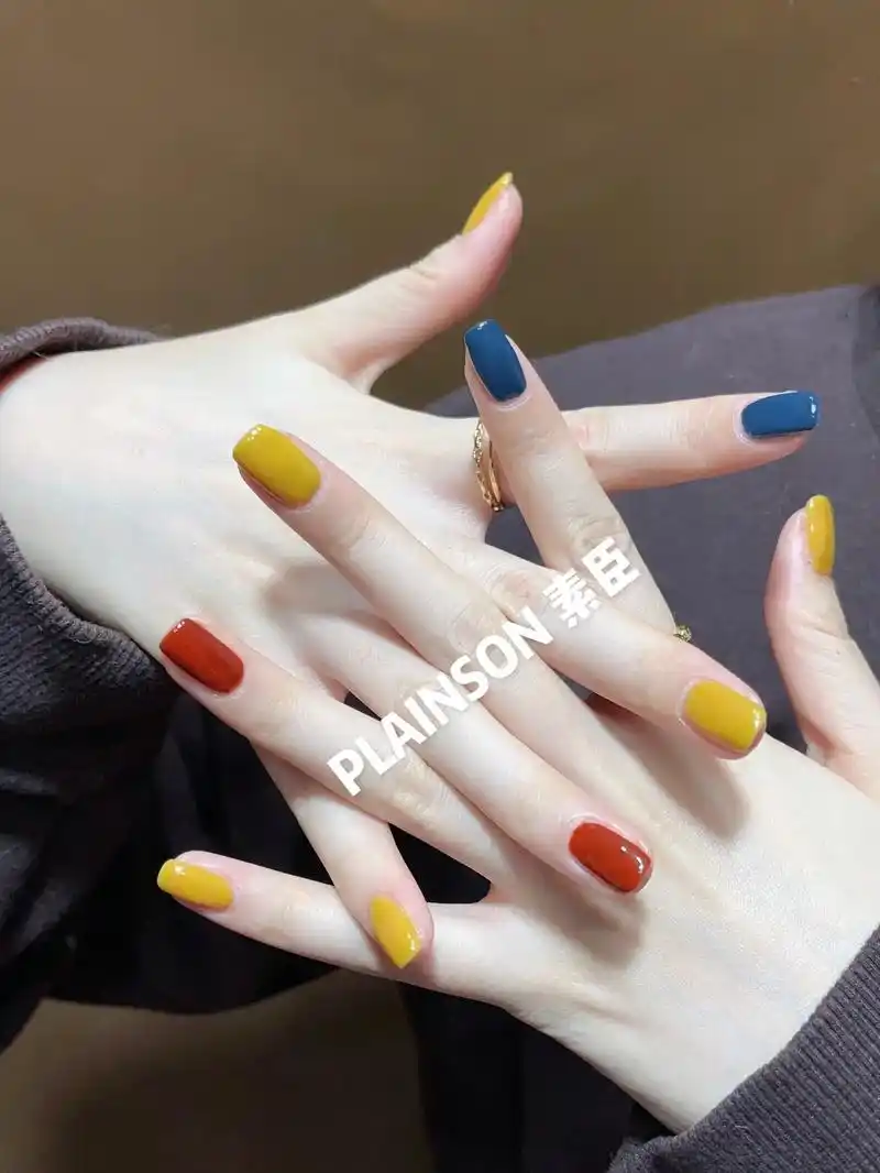 红黄蓝配色96时尚活力跳色美甲 好亮眼.