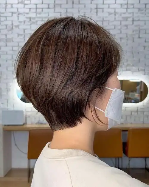 女人过了50岁,最火还是剪短发,利落时尚有气质|发型|刘海|脸型_网易