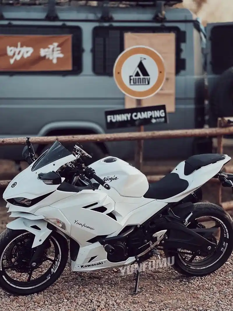 来自白色川崎的压迫感.  #ninja400 #机车 #18 - 抖音