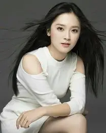 王纯王纯在拍摄电视剧《诱惑》时,为了符合剧中人