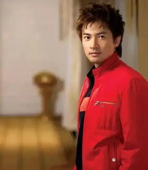 小虎队成员:吴奇隆五段感情,苏有朋单身,陈志朋与经纪人解约_蔡少芬