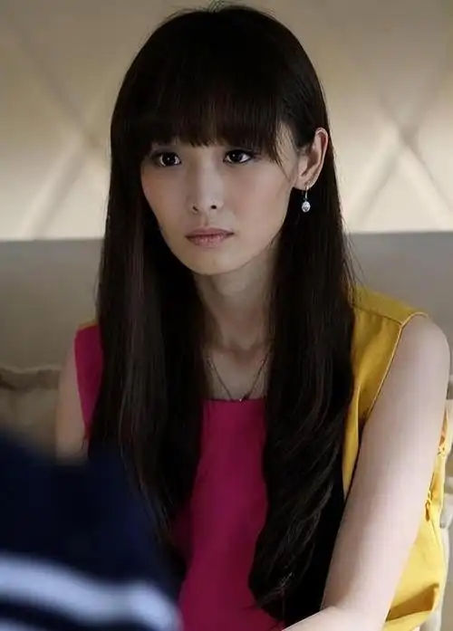 与罗晋纠缠2年,转身被洪金宝之子截胡的李曼,究竟有什么魅力