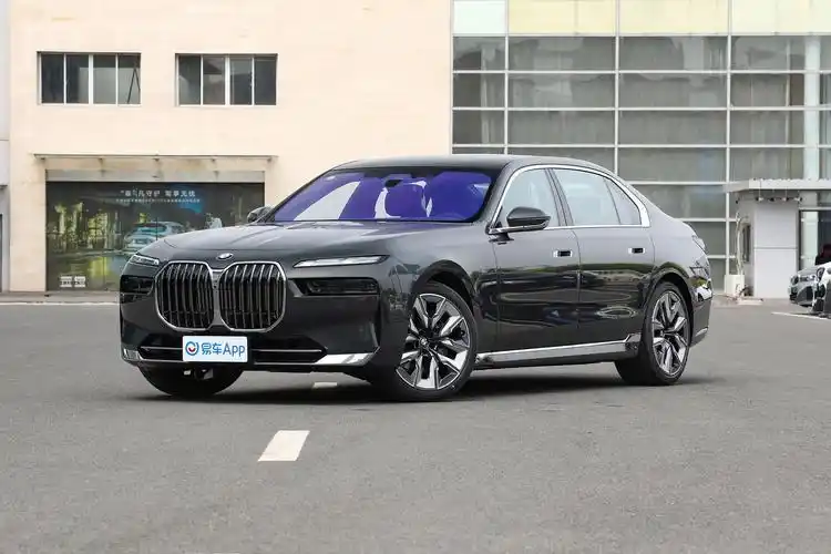 2023款 宝马7系 740li 尊享型 豪华套装外观