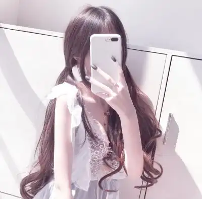 小姐姐挡脸头像万物生长不负春光 把酒言欢不负暖意