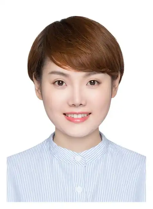 【第一家:为了工牌,涌了】 为了配合人事姐姐的工牌照片需求,白底正装