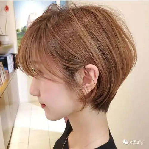 可盐可甜挂耳式短发