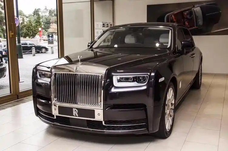 世界十大最贵豪车排名第二名价值38亿元人民币第一名155亿元人民币