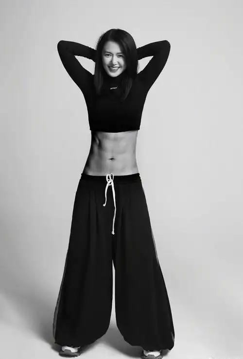 谭维维马甲线性感夏日写真图片 _ 图片网