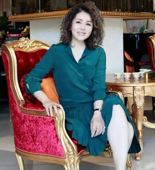 前央视著名主持人方静:一生未婚,44岁客死他乡成父母余生之痛_台湾