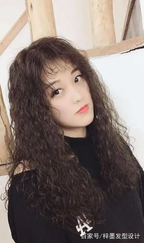 还在说小碎卷老气吗16款精选小卷发型小女生烫了都美翻了