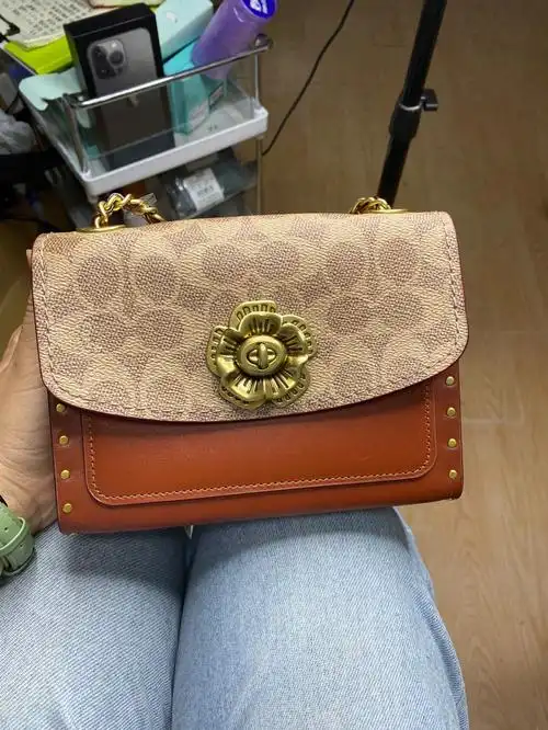 蔻驰山茶花女包1650带走