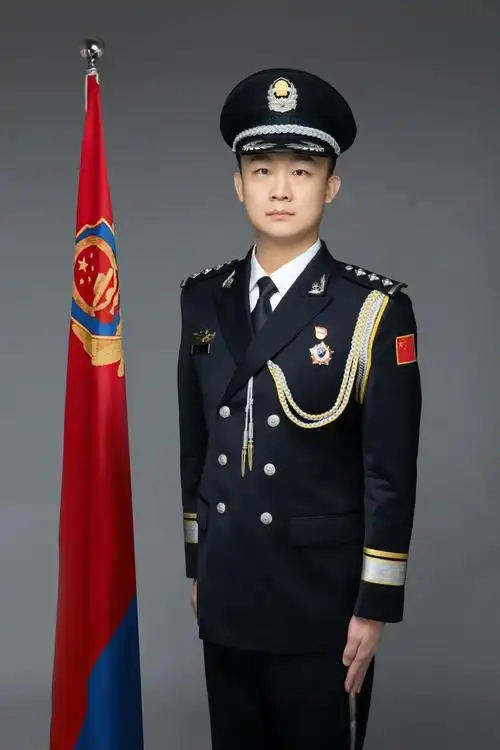 今天穿上警礼服的他们有话要说