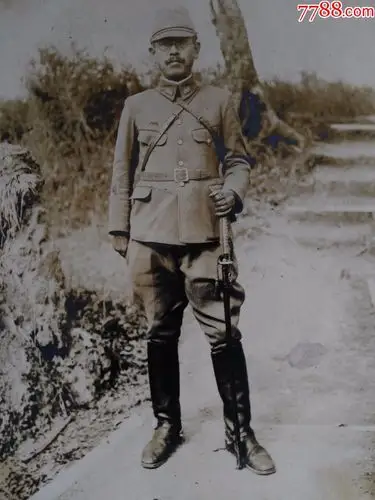 老照片:日本鬼子军官--大佐军衔(上校)