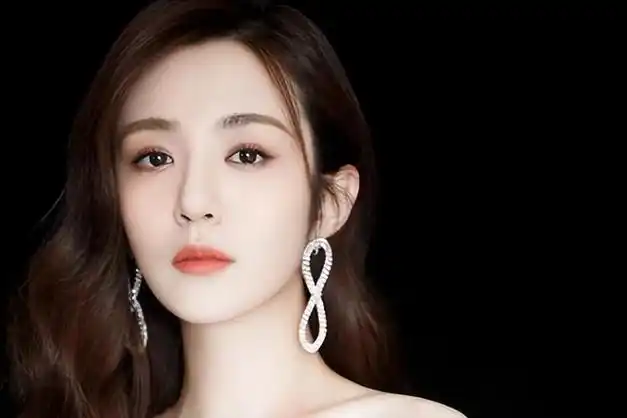 知名演员王晓晨发文未来我们天堂再相见评论区沦陷了