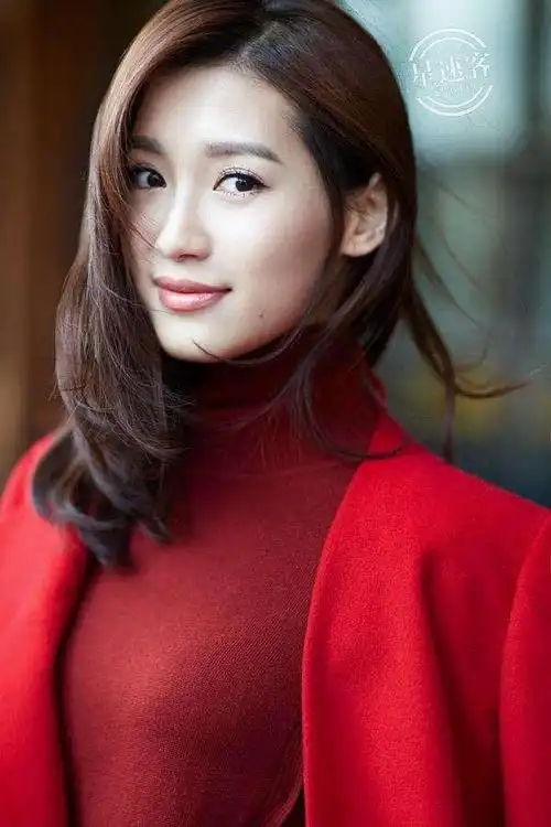 1989年7月,苏青出生于湖南省衡阳市,因与柳云龙合作谍战剧《胜算》